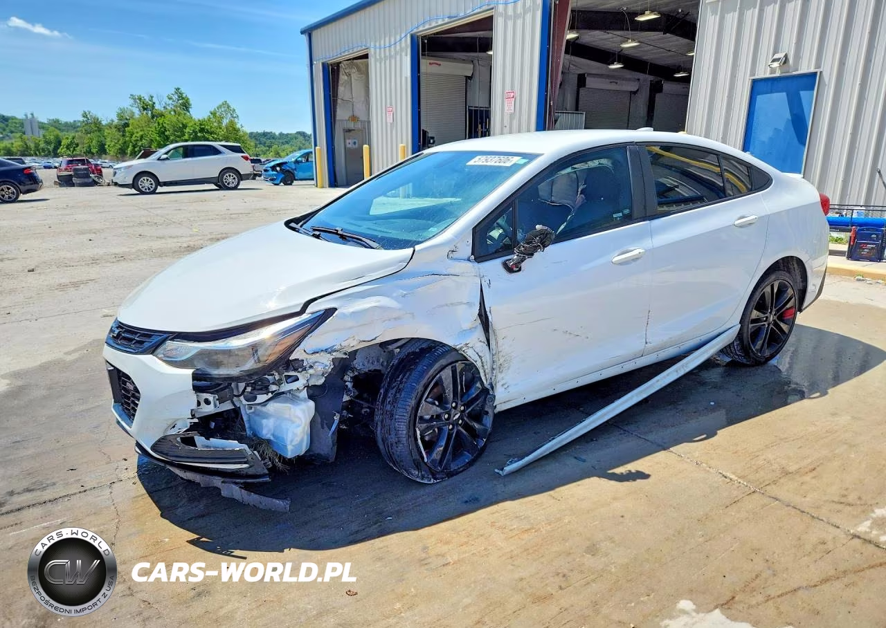 2018 Chevrolet Cruze Lt VIN:1G1BE5SM7J7123447 - 1