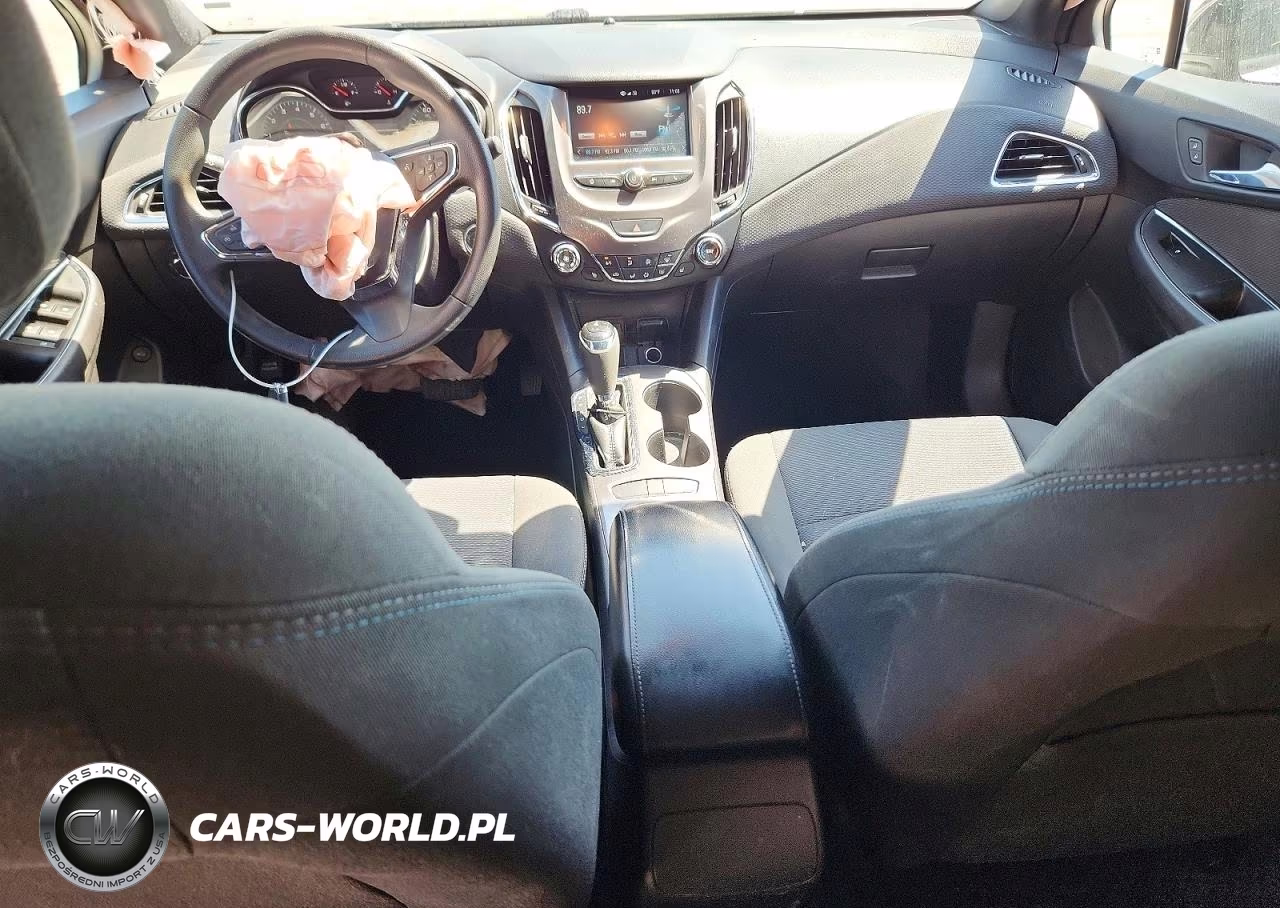 2018 Chevrolet Cruze Lt VIN:1G1BE5SM7J7123447 - 8