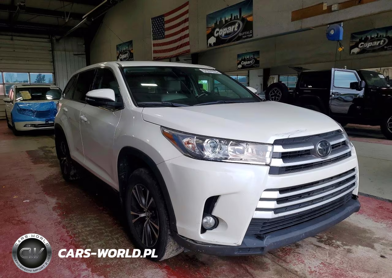 2019 Toyota Highlander Le Plus VIN:5TDBZRFH2KS996496 - 4
