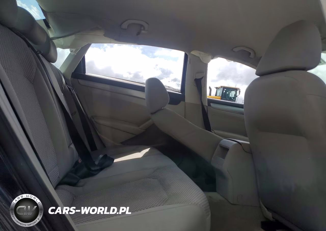 2014 Volkswagen Passat S VIN:1VWAS7A38EC031256 - 10