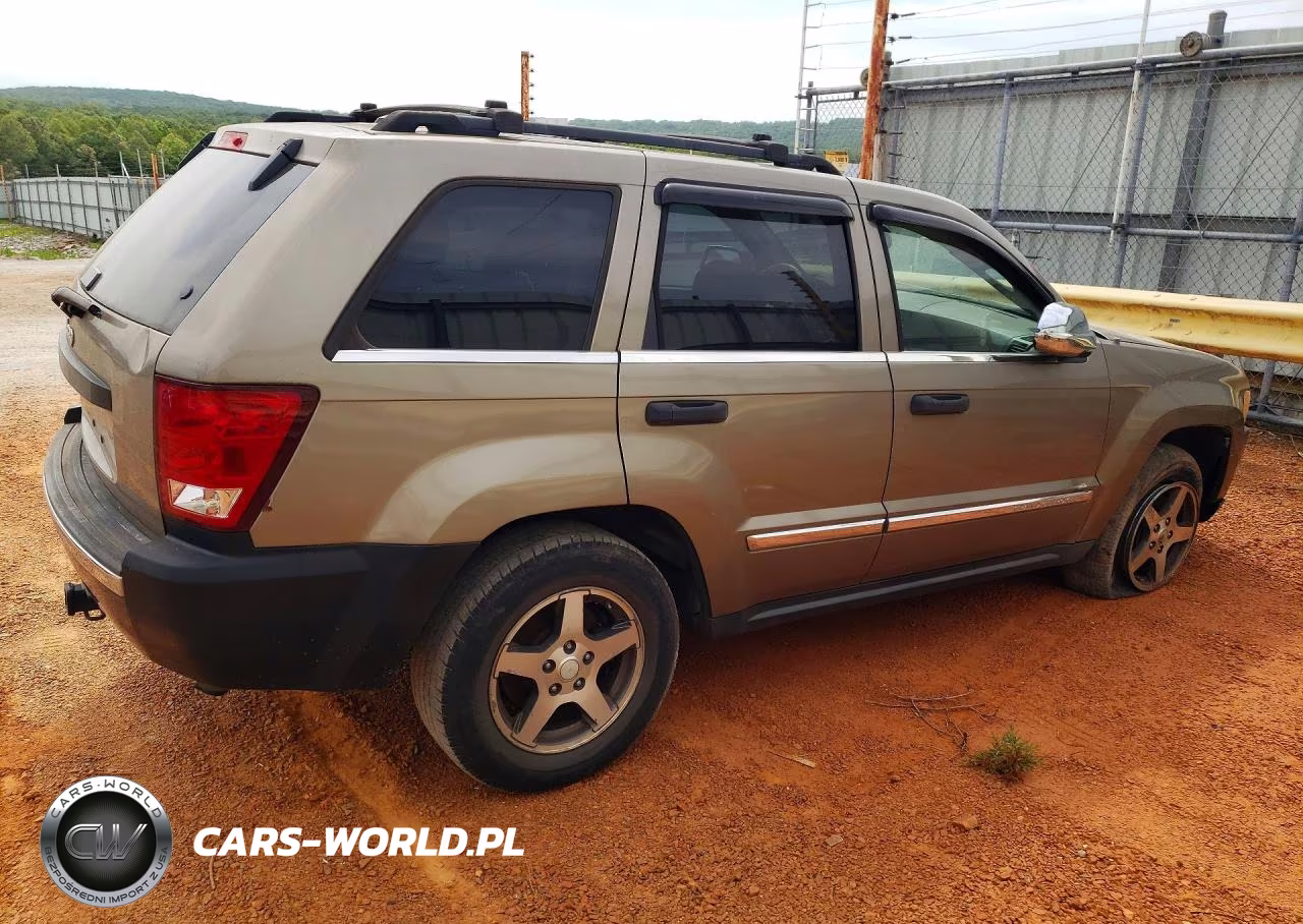 2005 Jeep Grand Cherokee Laredo VIN:1J8HR48N45C690690 - 3