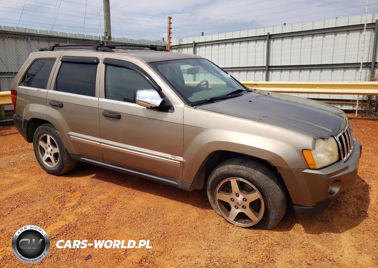 2005 Jeep Grand Cherokee Laredo VIN:1J8HR48N45C690690 - 4