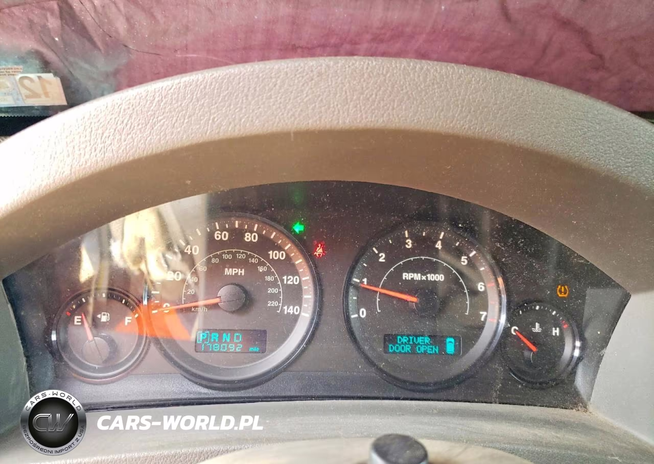 2005 Jeep Grand Cherokee Laredo VIN:1J8HR48N45C690690 - 9