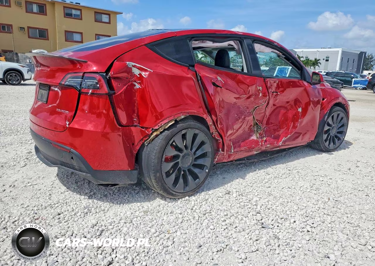 2023 Tesla Model Y VIN:7SAYGDEF6PF585930 - 3