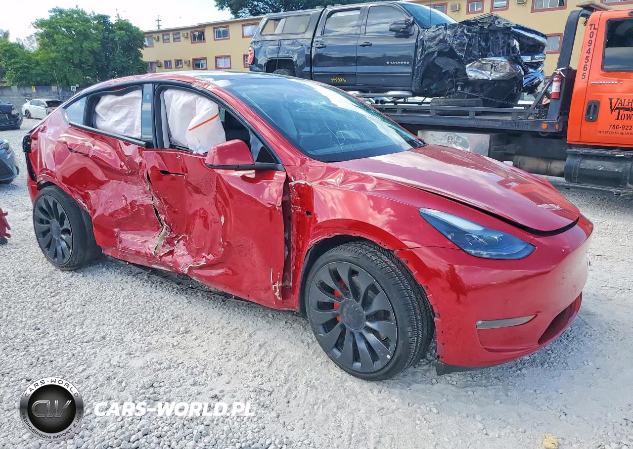 2023 Tesla Model Y VIN:7SAYGDEF6PF585930 - 4