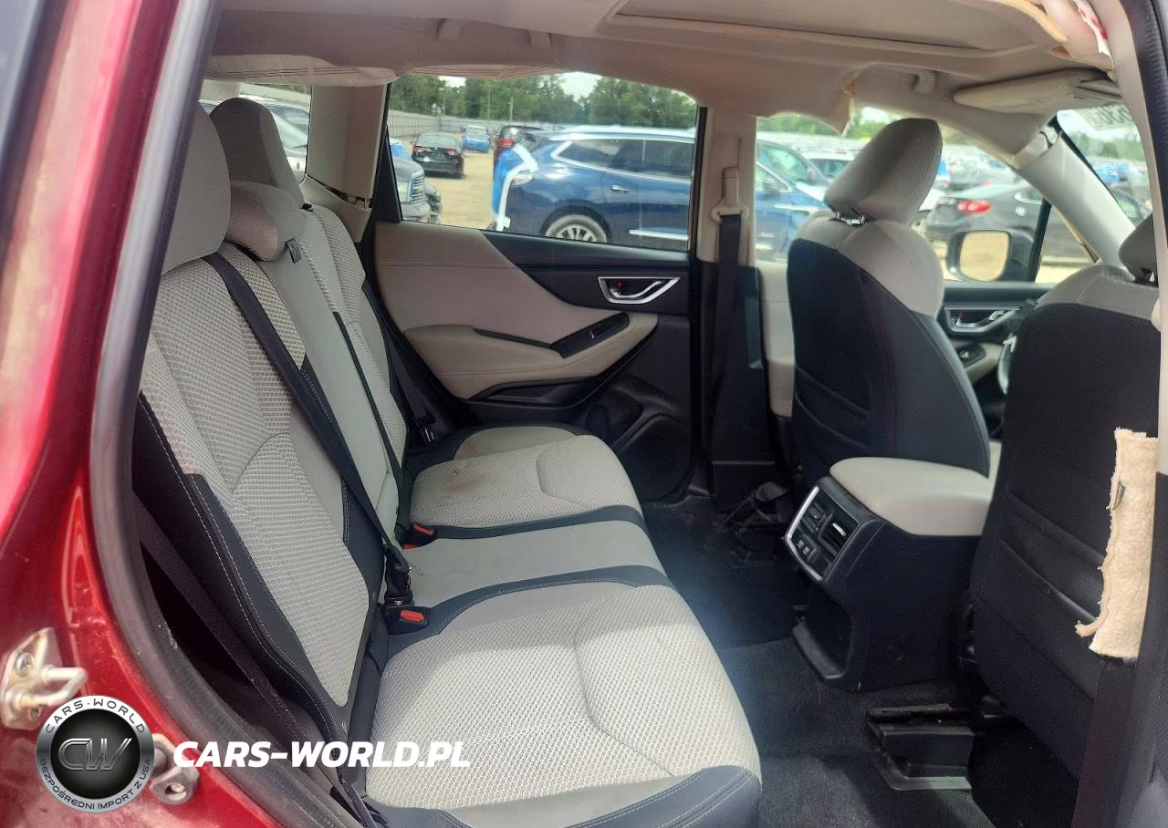 2019 Subaru Forester Premium VIN:JF2SKAGC2KH561766 - 11