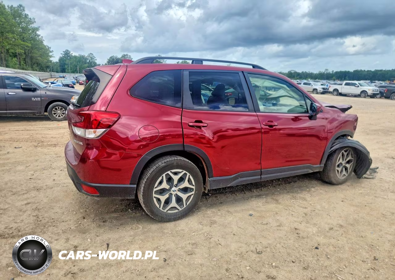 2019 Subaru Forester Premium VIN:JF2SKAGC2KH561766 - 3