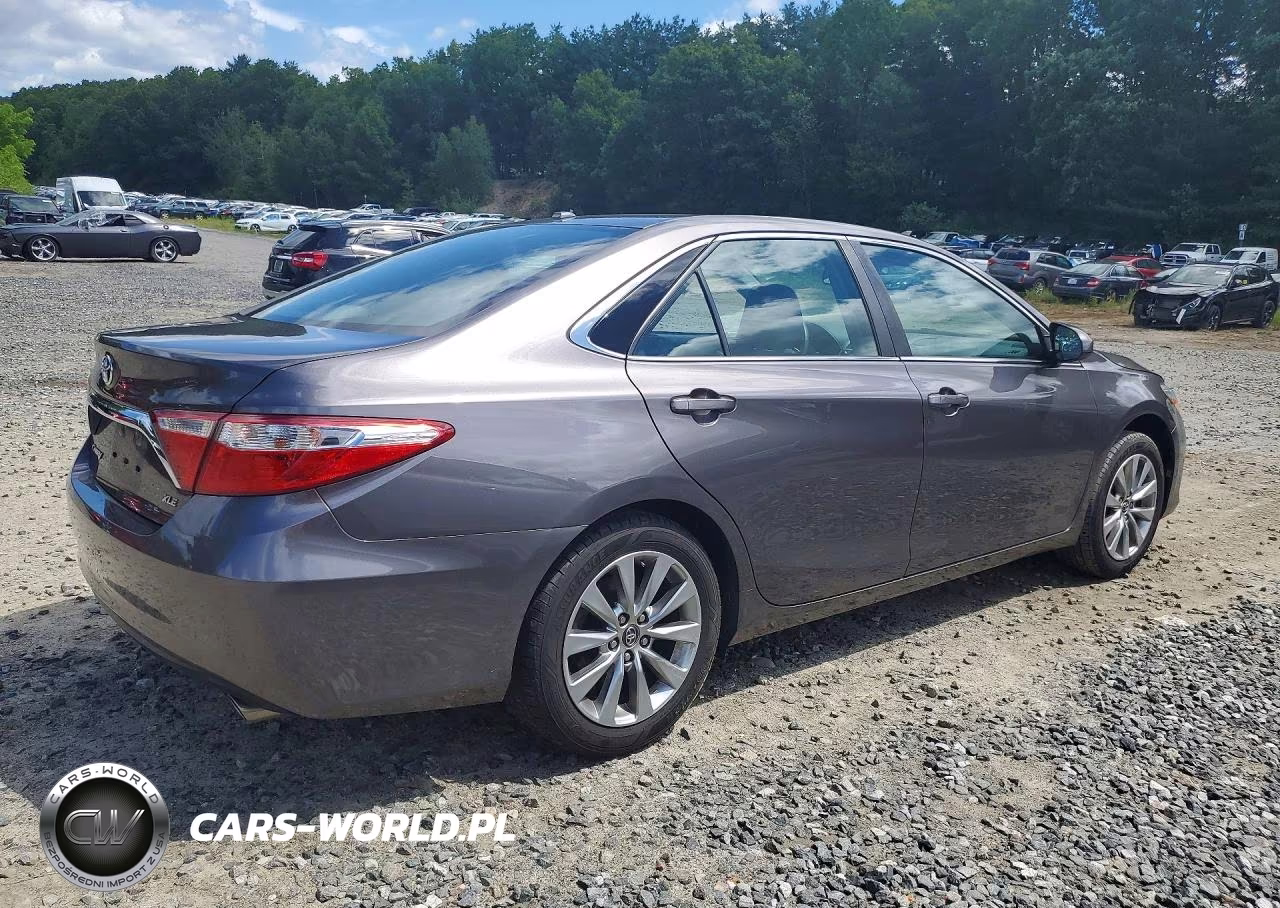 2015 Toyota Camry Xle VIN:4T4BF1FK4FR495358 - 3