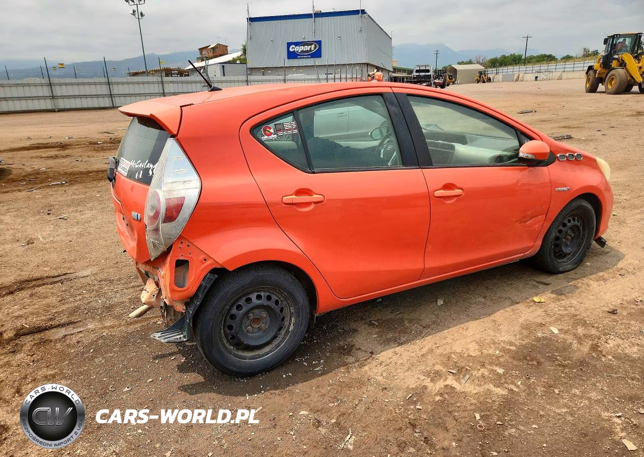 2012 Toyota Prius C Two VIN:JTDKDTB37C1029418 - 3