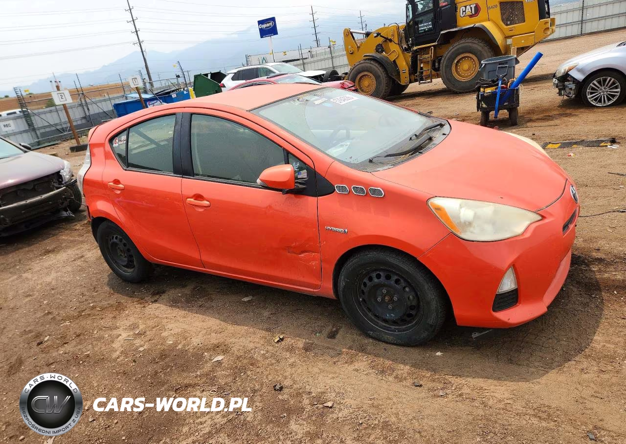 2012 Toyota Prius C Two VIN:JTDKDTB37C1029418 - 4