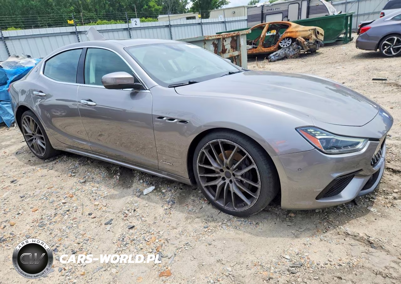 2018 Maserati Ghibli Sport VIN:ZAM57XSS4J1304934 - 4