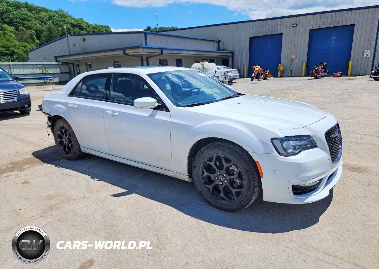 2023 Chrysler 300 Touring L VIN:2C3CCASG1PH707266 - 4