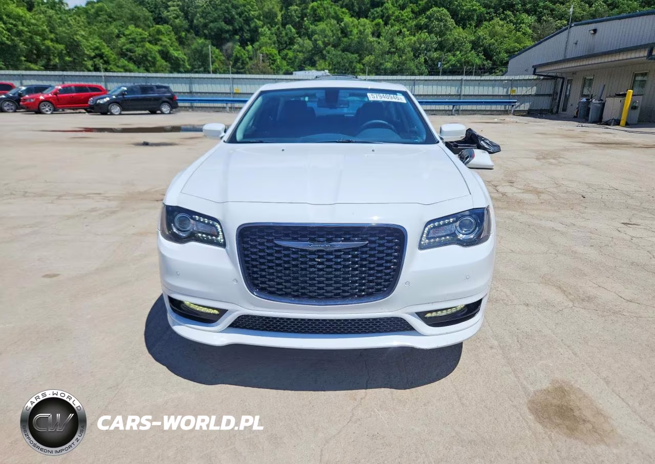 2023 Chrysler 300 Touring L VIN:2C3CCASG1PH707266 - 5