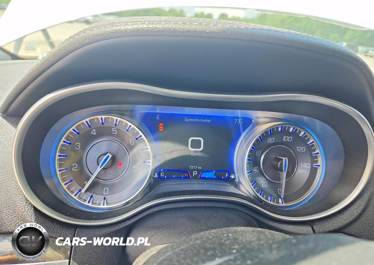 2023 Chrysler 300 Touring L VIN:2C3CCASG1PH707266 - 9