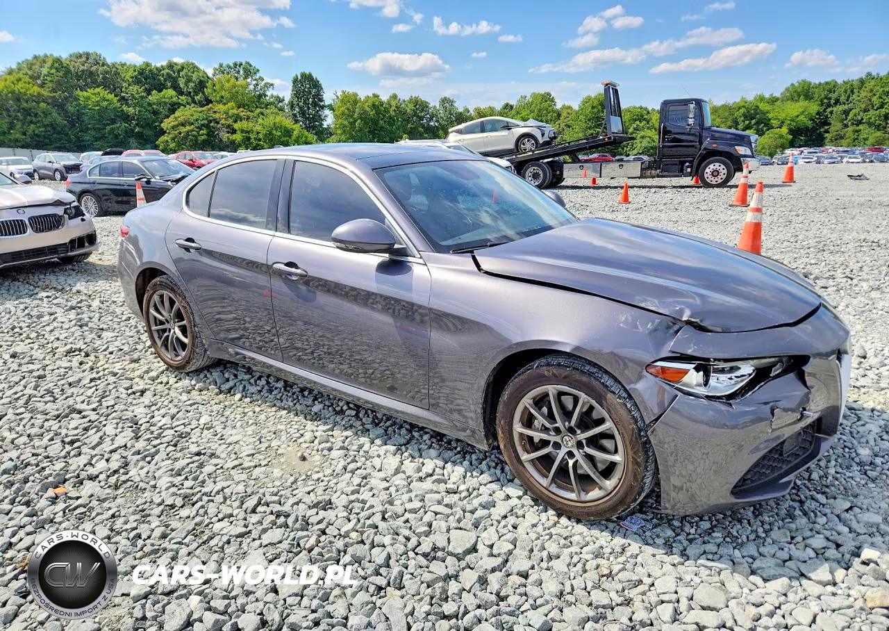 2018 Alfa Romeo Giulia Q4 VIN:ZARFAEDN7J7566715 - 4