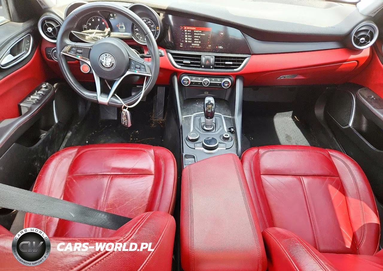 2018 Alfa Romeo Giulia Q4 VIN:ZARFAEDN7J7566715 - 8