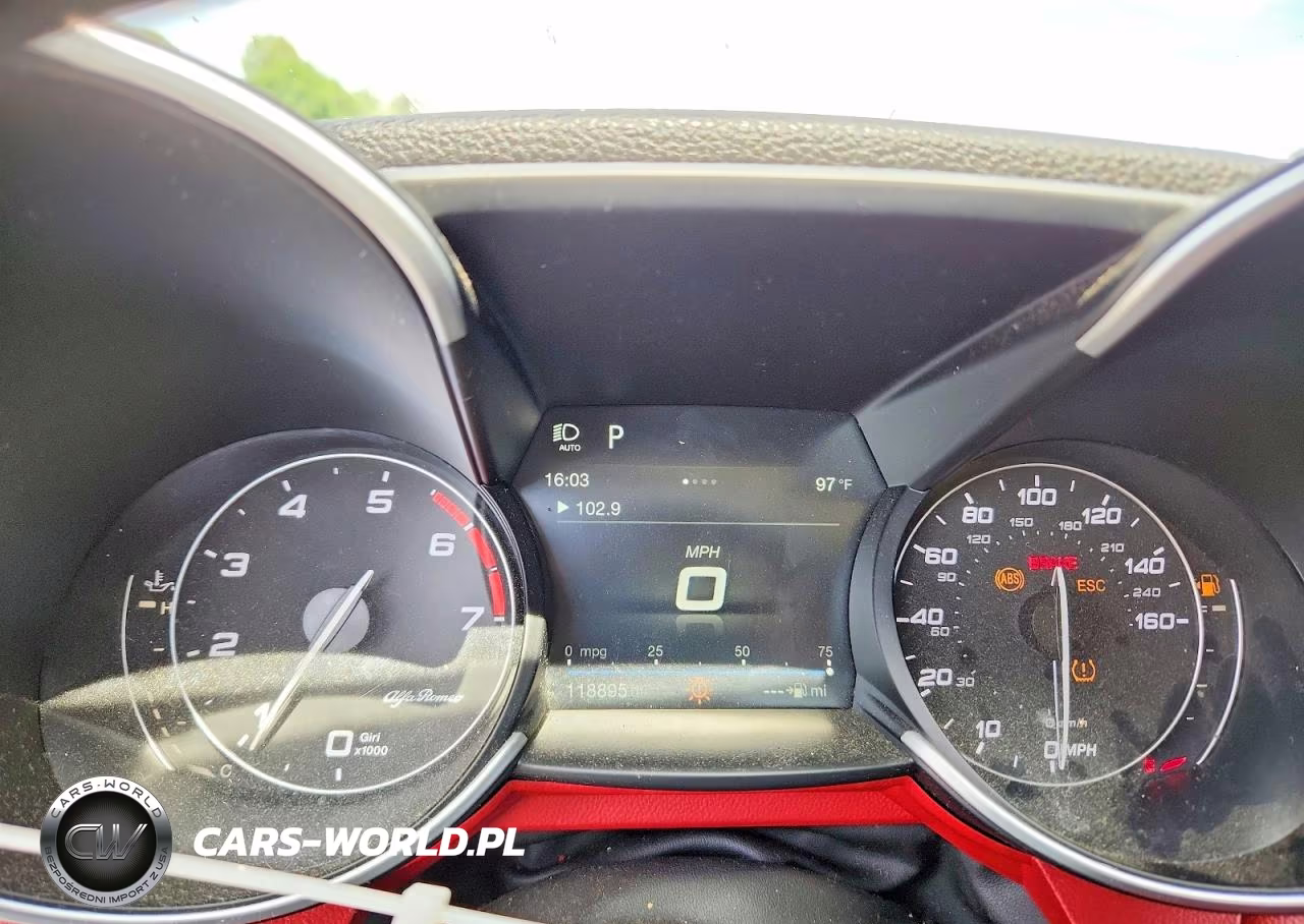2018 Alfa Romeo Giulia Q4 VIN:ZARFAEDN7J7566715 - 9