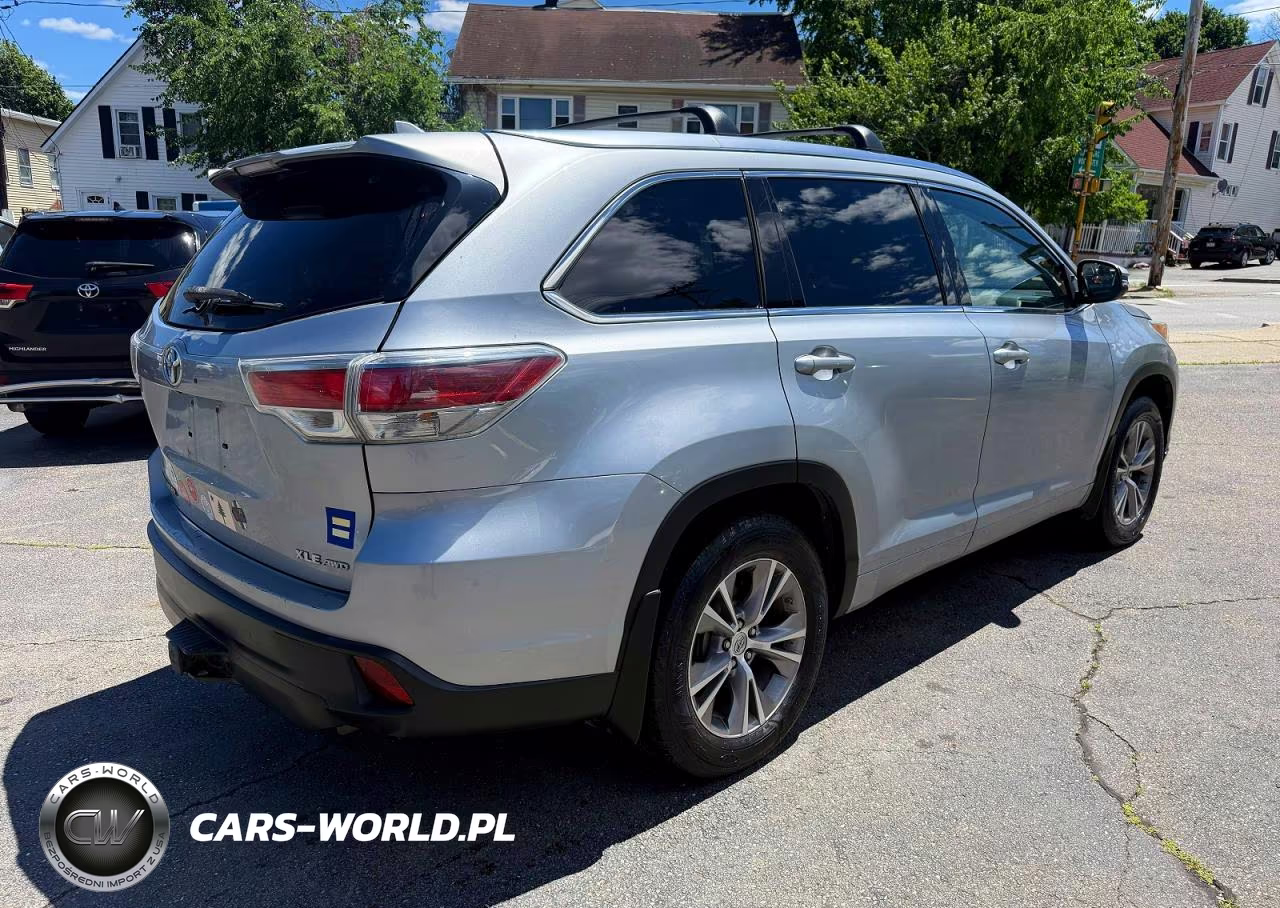 2015 Toyota Highlander Xle VIN:5TDJKRFH3FS075698 - 3