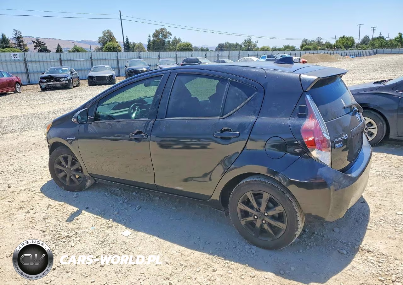 2016 Toyota Prius C Persona Special Edition VIN:JTDKDTB35G1119723 - 2