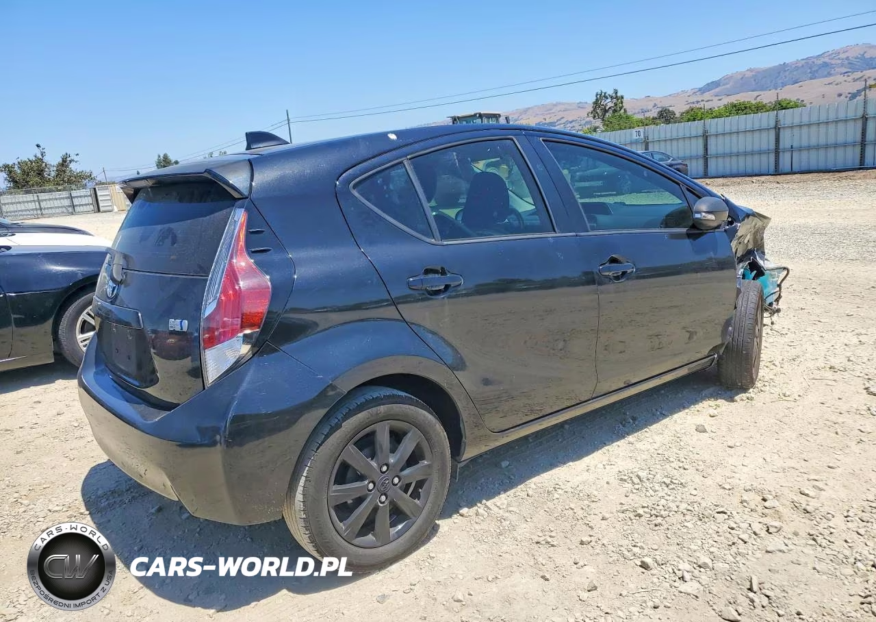 2016 Toyota Prius C Persona Special Edition VIN:JTDKDTB35G1119723 - 3