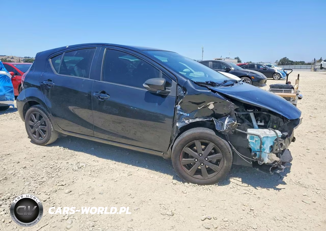 2016 Toyota Prius C Persona Special Edition VIN:JTDKDTB35G1119723 - 4