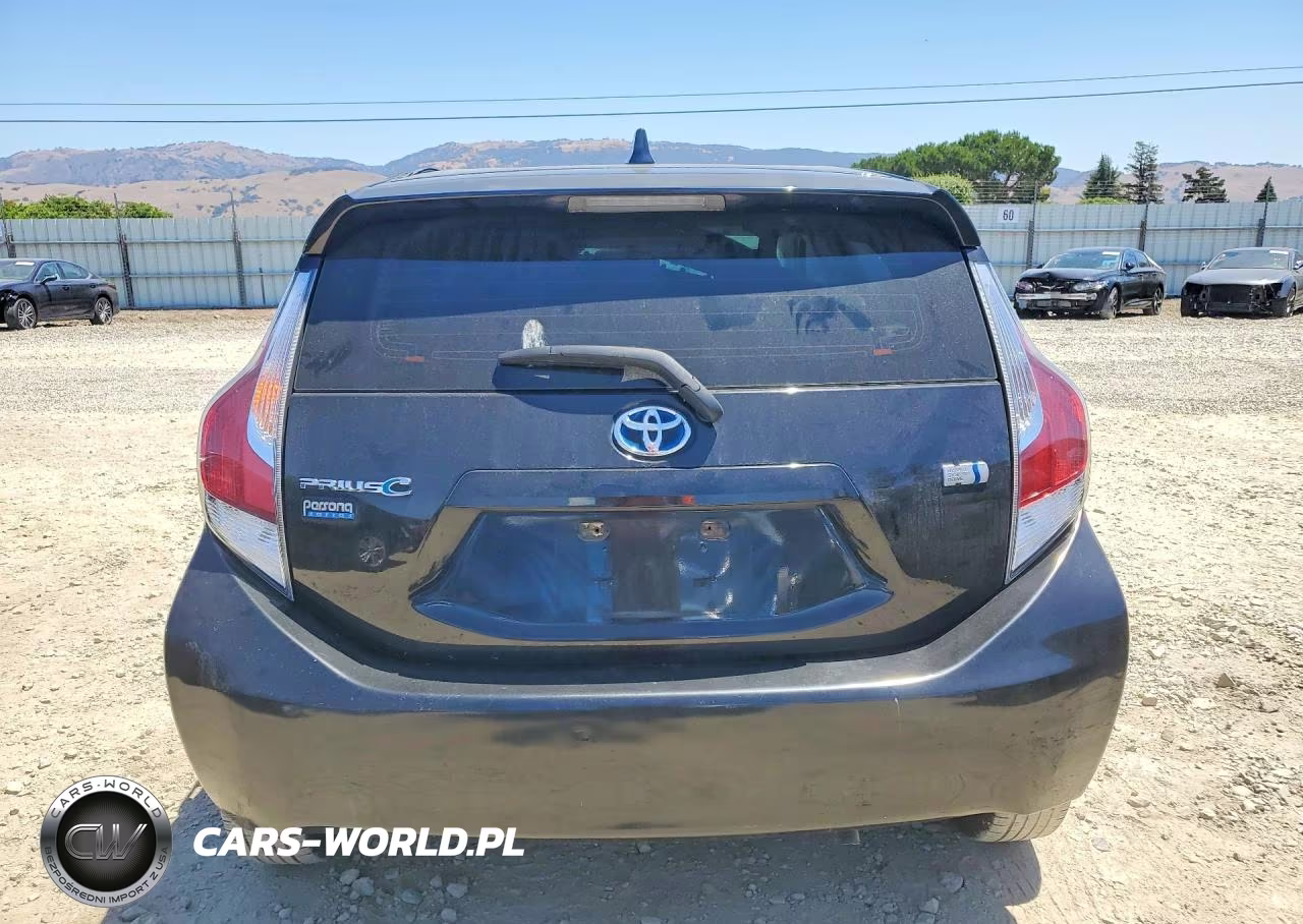 2016 Toyota Prius C Persona Special Edition VIN:JTDKDTB35G1119723 - 6