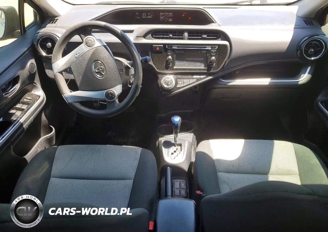 2016 Toyota Prius C Persona Special Edition VIN:JTDKDTB35G1119723 - 8