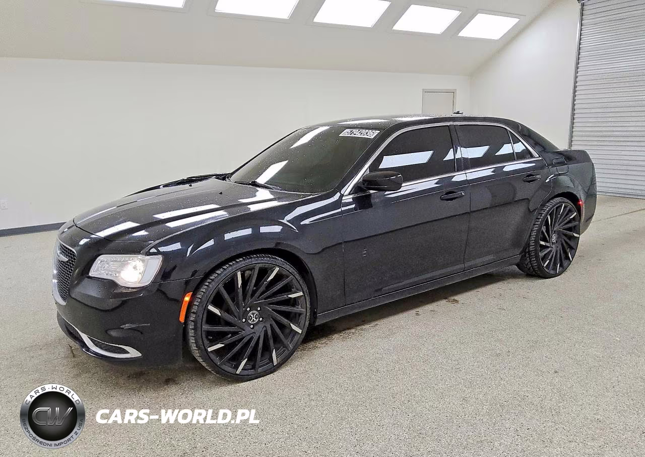 2019 Chrysler 300 Touring – zdjęcie 1 z 13