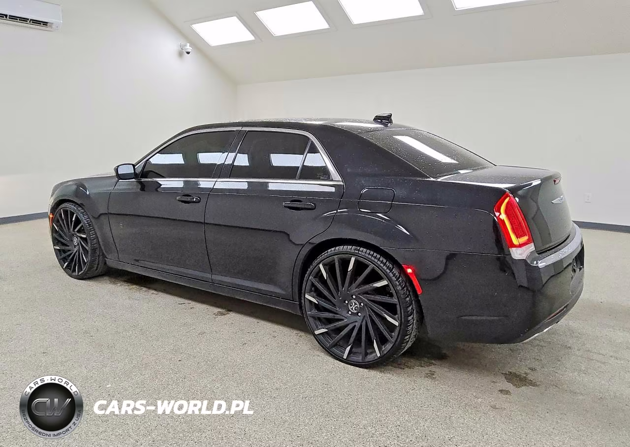 2019 Chrysler 300 Touring VIN:2C3CCAAG4KH634307 - 2
