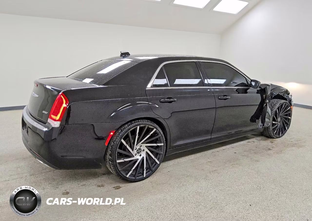 2019 Chrysler 300 Touring VIN:2C3CCAAG4KH634307 - 3