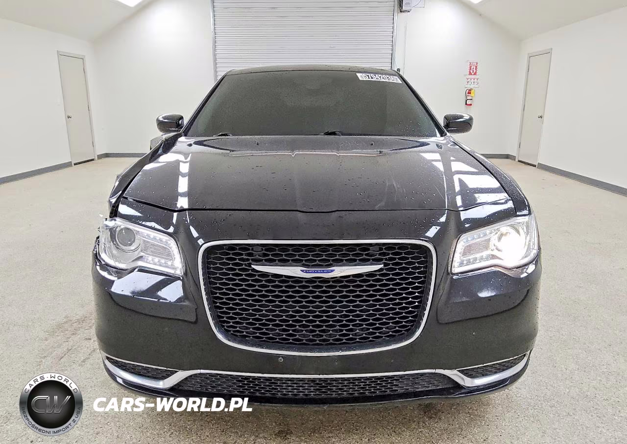 2019 Chrysler 300 Touring VIN:2C3CCAAG4KH634307 - 5