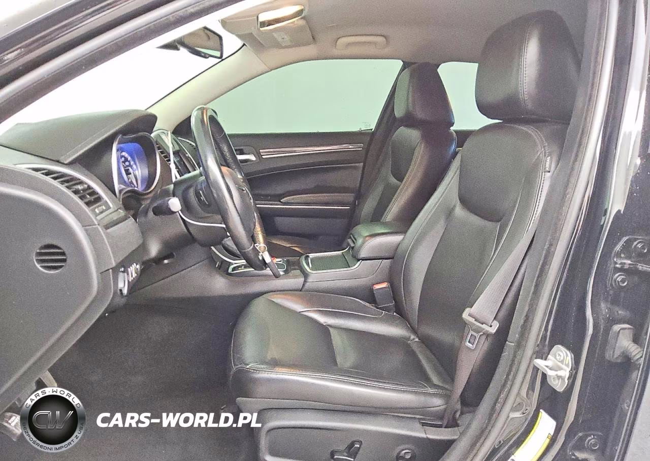 2019 Chrysler 300 Touring VIN:2C3CCAAG4KH634307 - 7