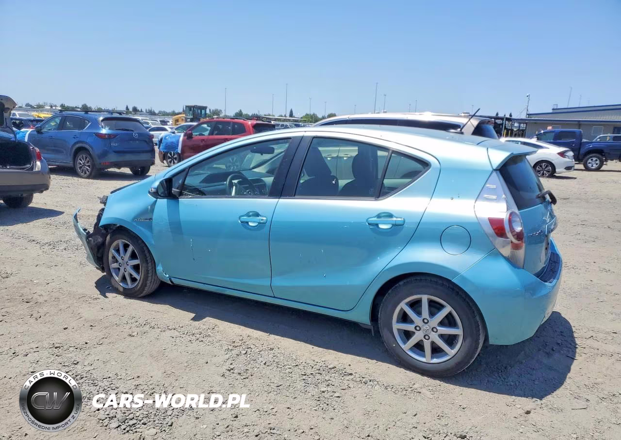 2012 Toyota Prius C Three VIN:JTDKDTB3XC1027467 - 2