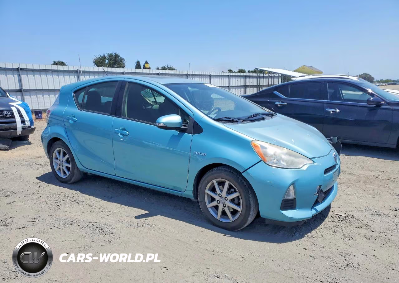 2012 Toyota Prius C Three VIN:JTDKDTB3XC1027467 - 4