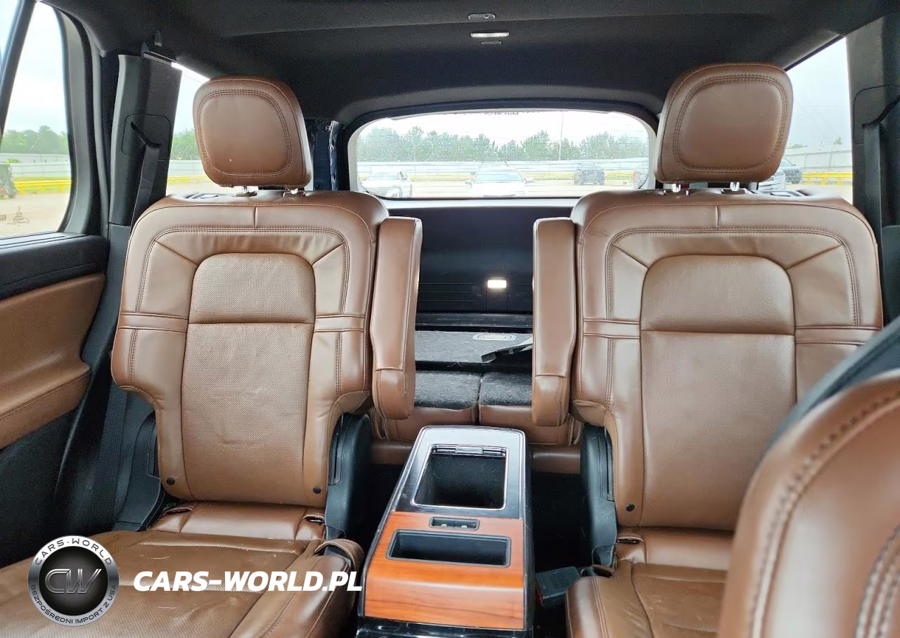 2020 Lincoln Aviator Reserve VIN:5LM5J7XC8LGL00613 - 10