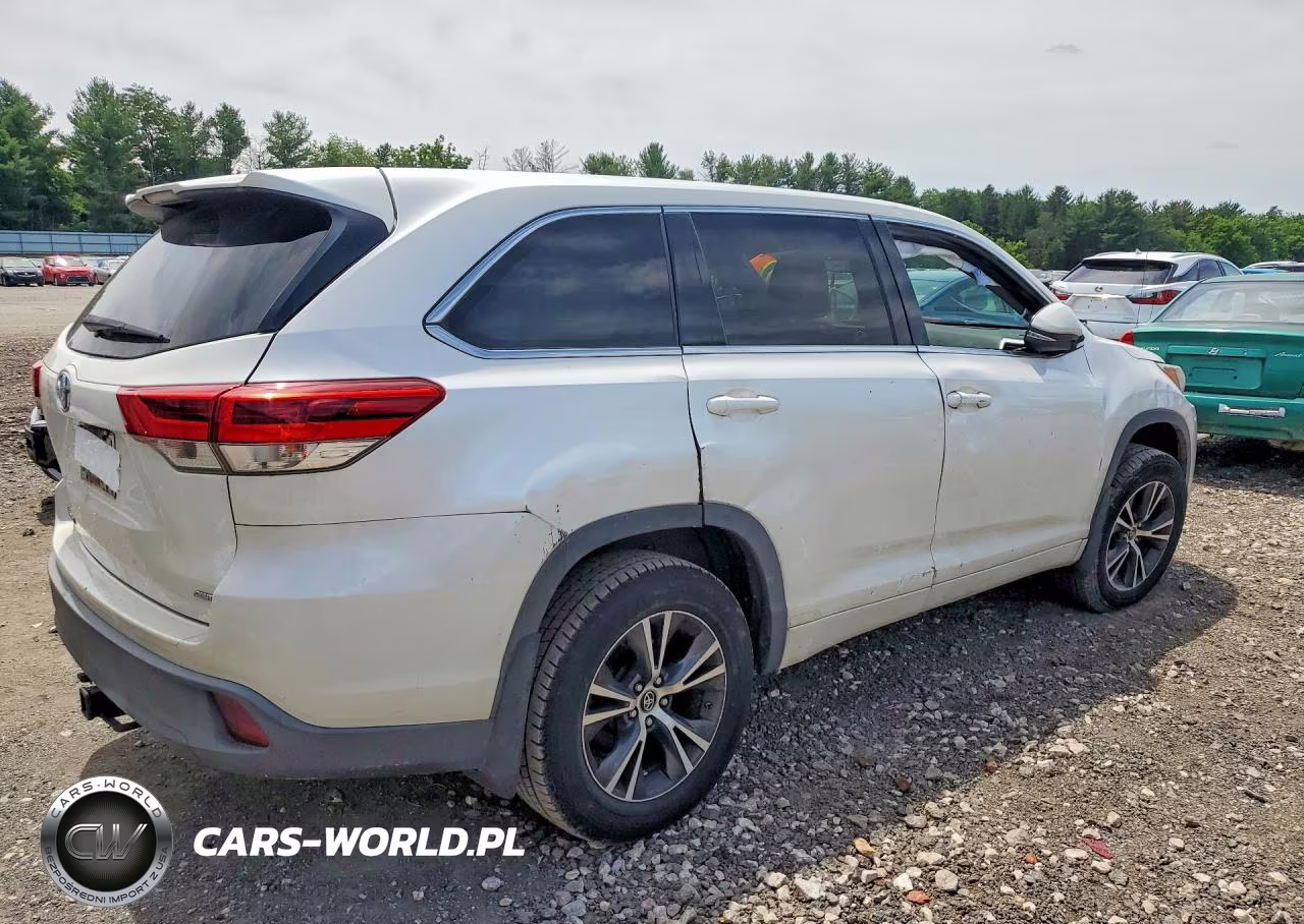 2017 Toyota Highlander Le VIN:5TDBZRFH8HS459267 - 3