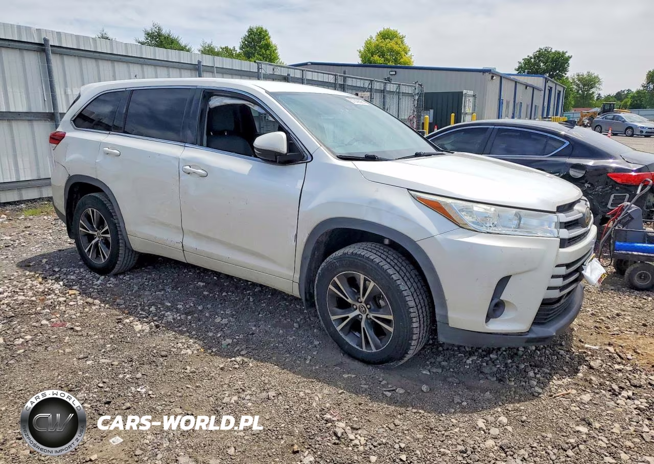 2017 Toyota Highlander Le VIN:5TDBZRFH8HS459267 - 4