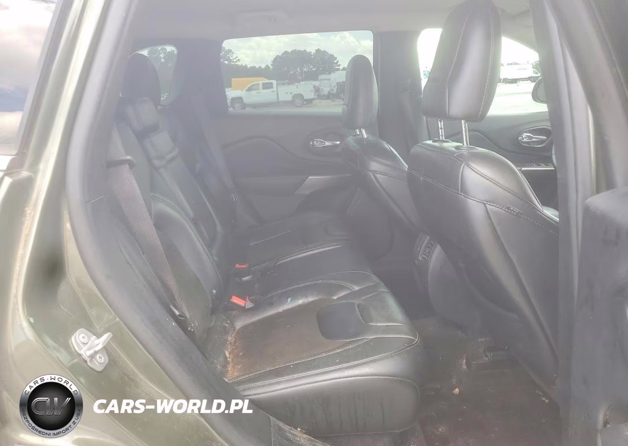 2019 Jeep Cherokee Latitude Plus VIN:1C4PJLLB3KD184811 - 11