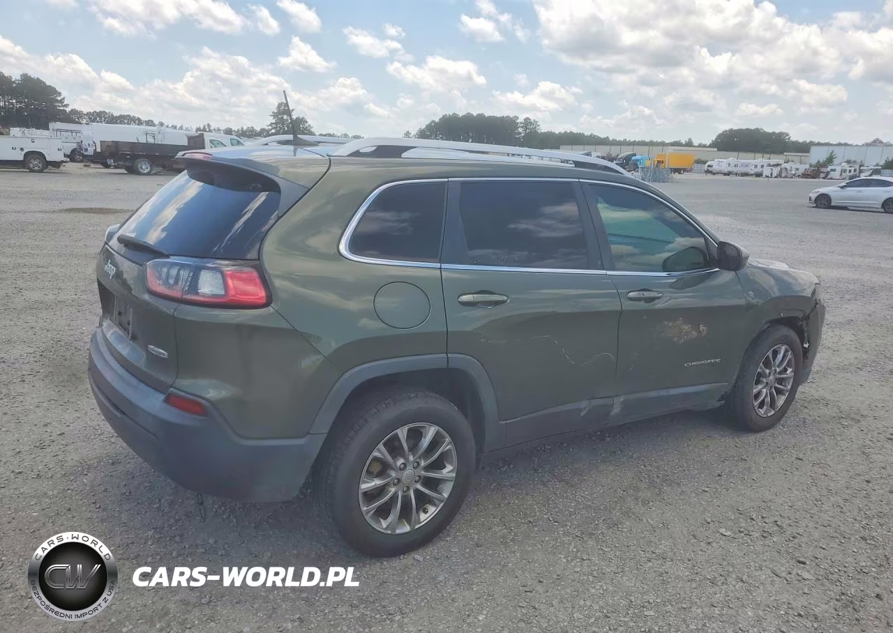 2019 Jeep Cherokee Latitude Plus VIN:1C4PJLLB3KD184811 - 3