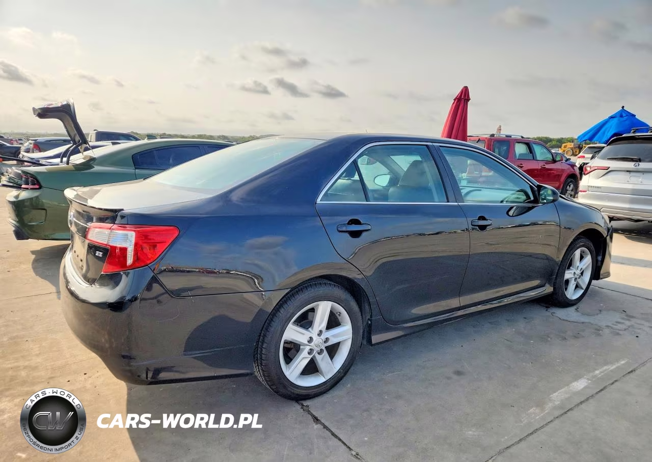 2014 Toyota Camry Se VIN:4T1BF1FK2EU318848 - 3