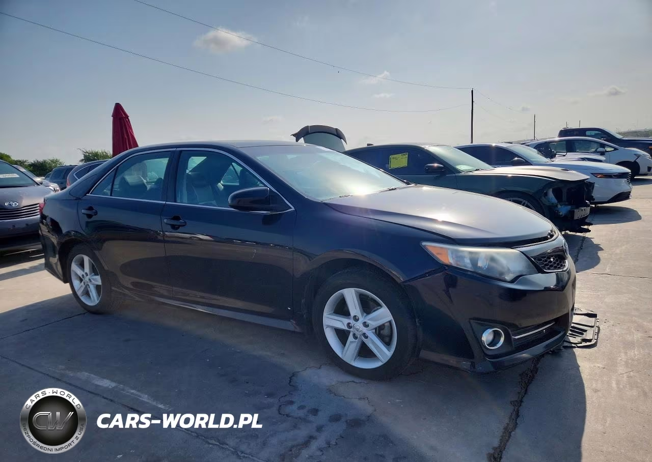 2014 Toyota Camry Se VIN:4T1BF1FK2EU318848 - 4