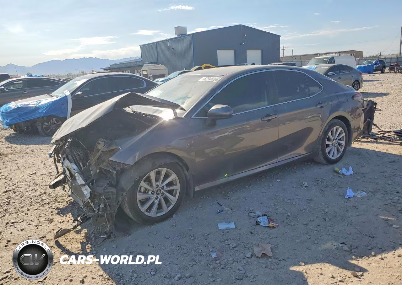 2024 Toyota Camry Le – zdjęcie 1 z 13