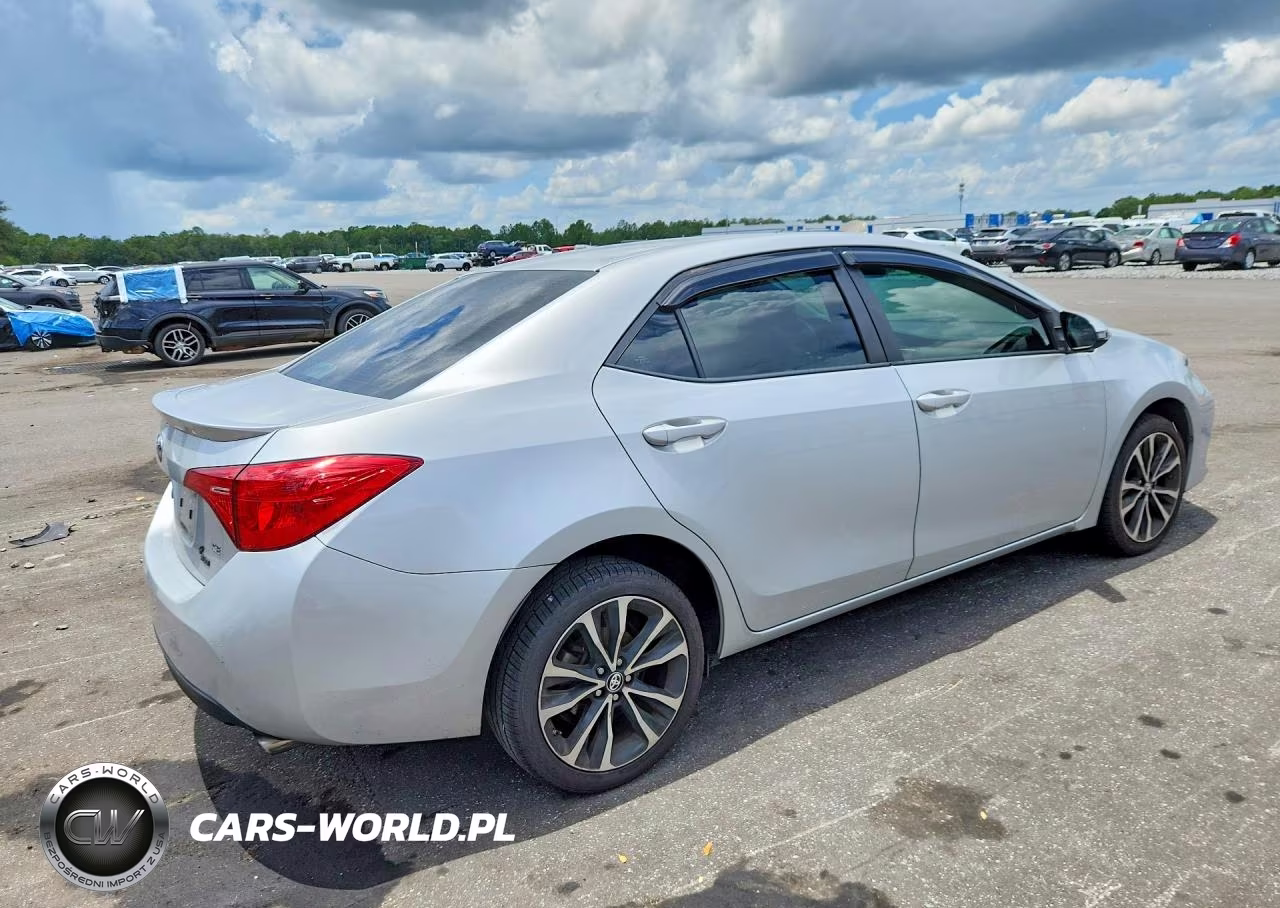 2018 Toyota Corolla Se VIN:5YFBURHE6JP806997 - 3