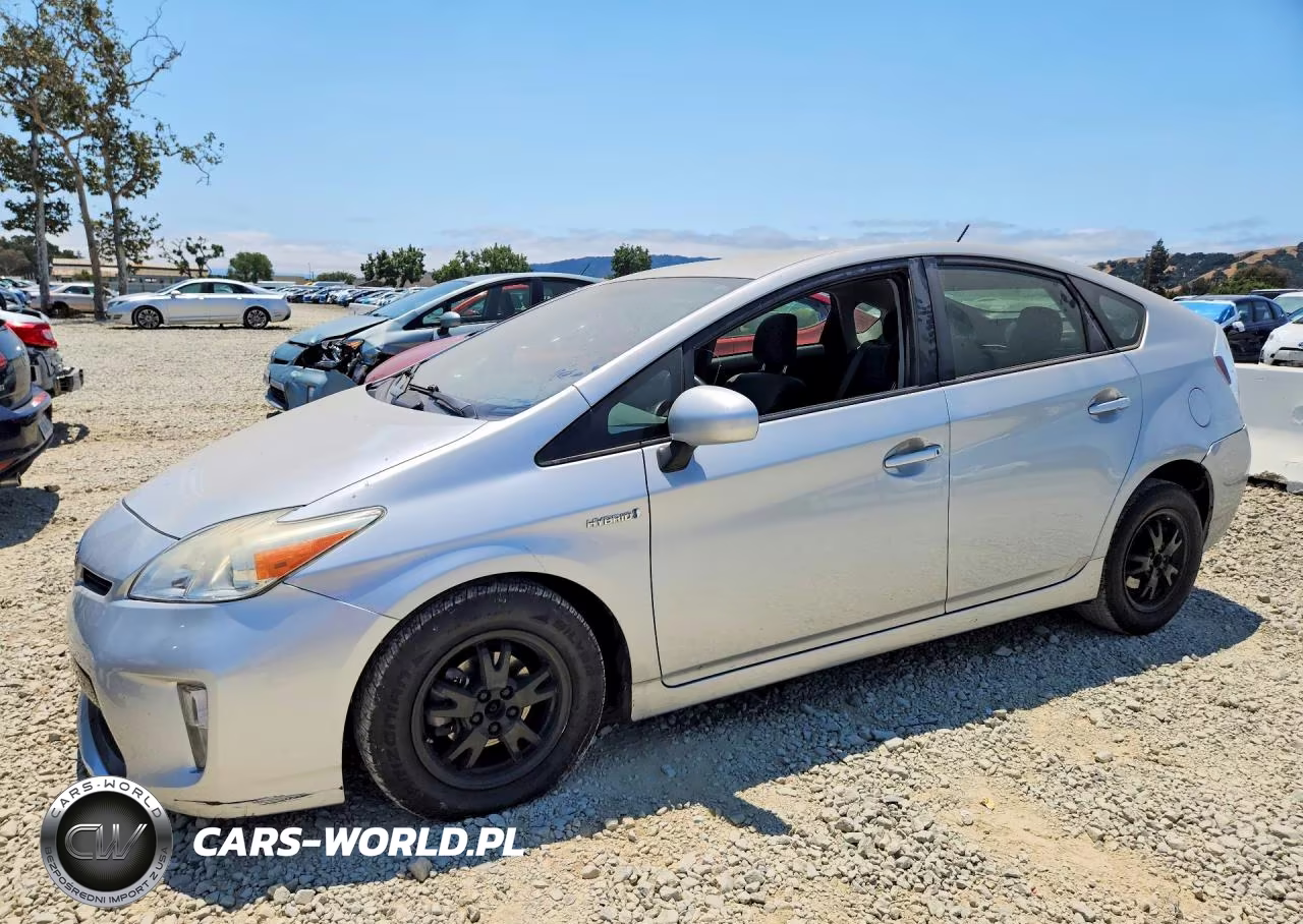 2015 Toyota Prius Three – zdjęcie 1 z 12