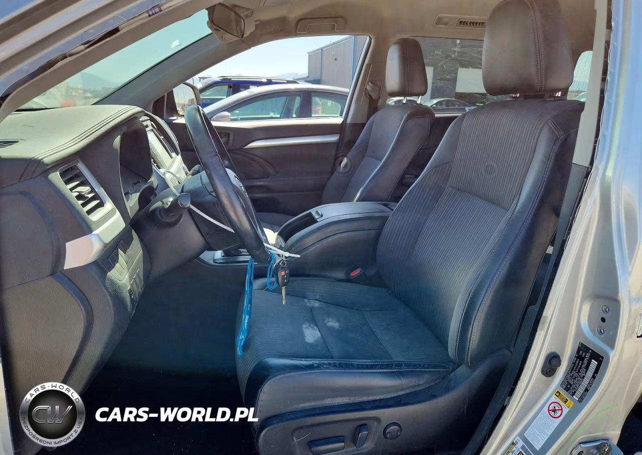2018 Toyota Highlander Le Plus VIN:5TDBZRFH1JS906110 - 7