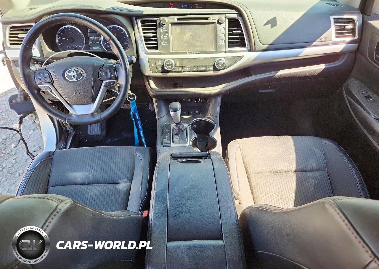 2018 Toyota Highlander Le Plus VIN:5TDBZRFH1JS906110 - 8