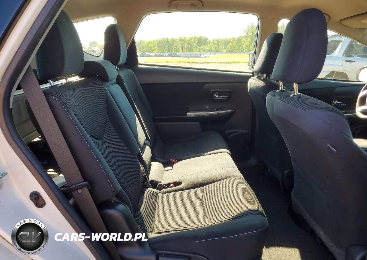 2017 Toyota Prius V Three VIN:JTDZN3EUXHJ070018 - 10