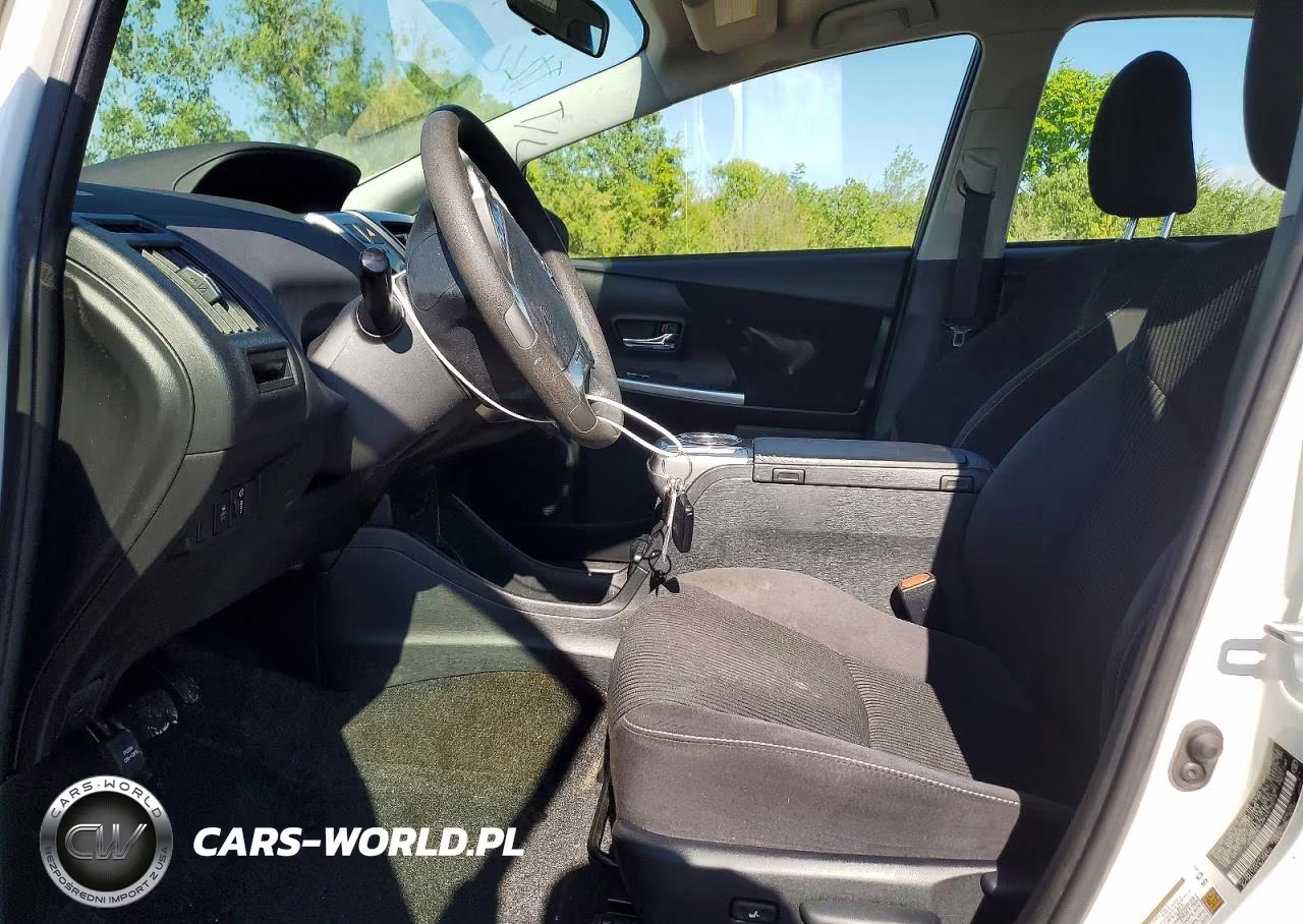 2017 Toyota Prius V Three VIN:JTDZN3EUXHJ070018 - 7