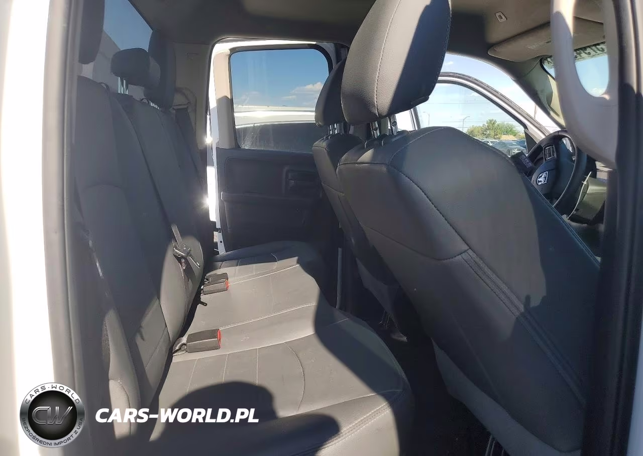 2019 Ram 1500 Classic Tradesman VIN:1C6RR6FG2KS678686 - 10