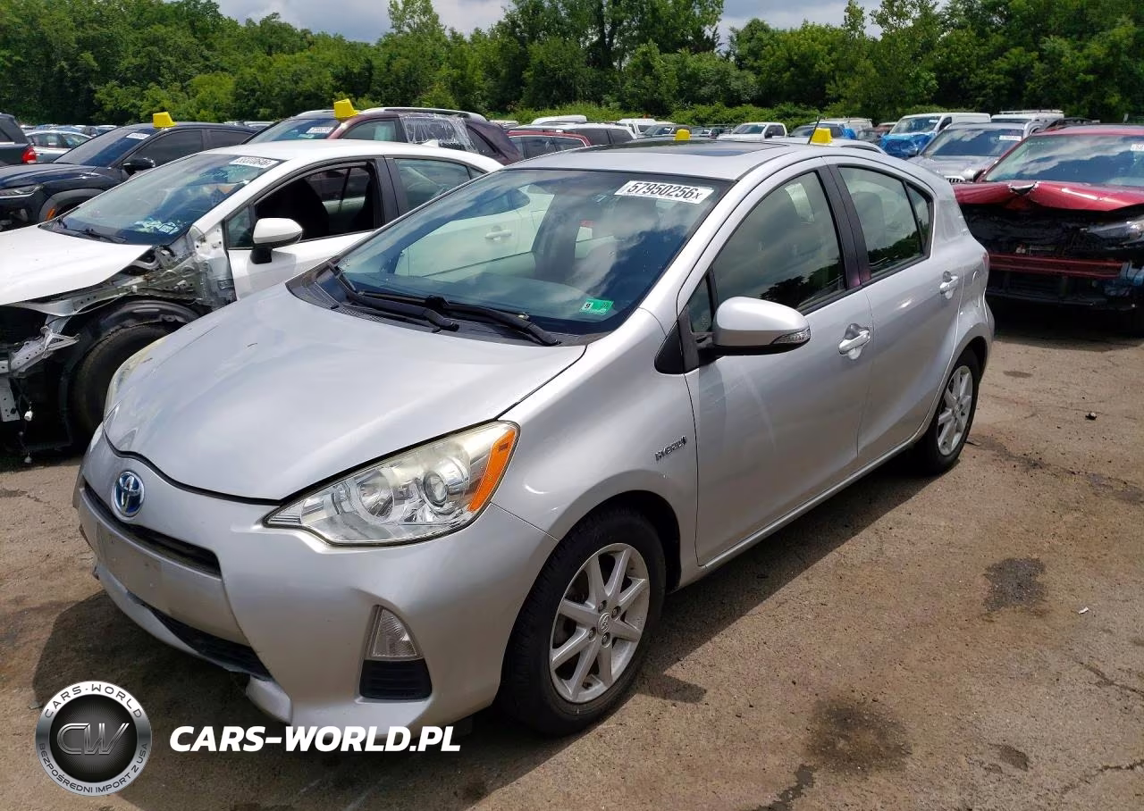 2014 Toyota Prius C Three – zdjęcie 1 z 12